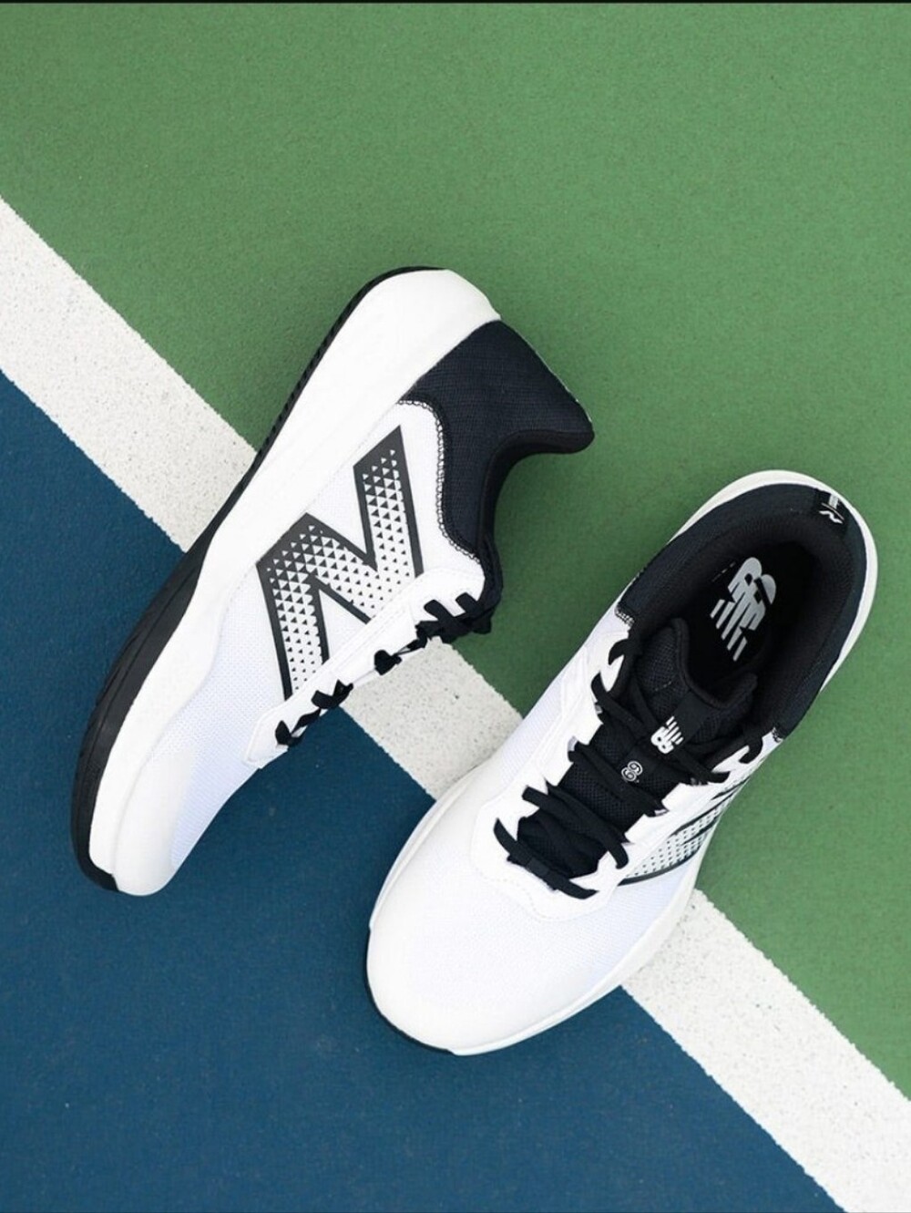 New Balance 696v6 Women's Tennis Shoes - Size 9.5 NWOT